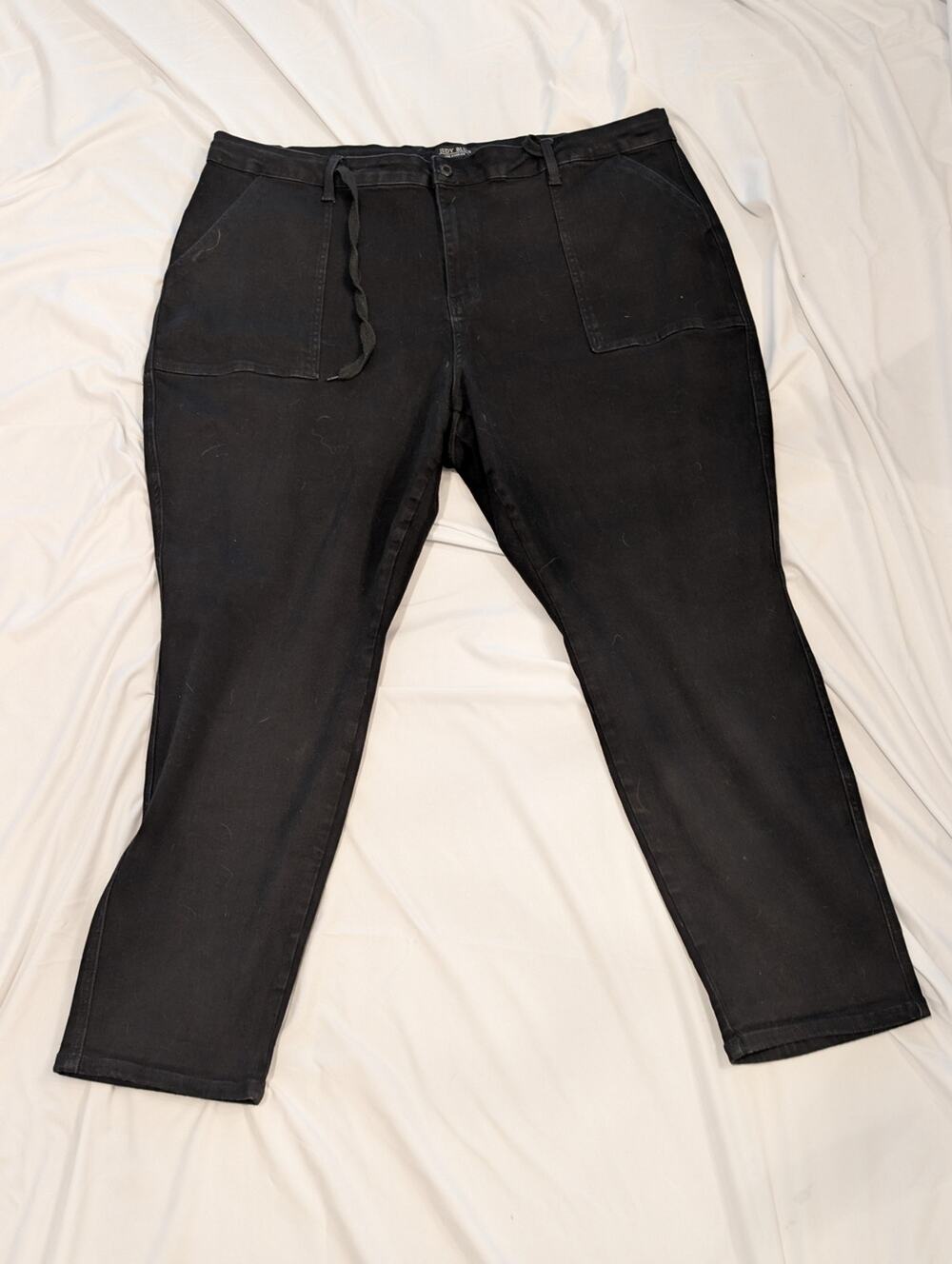 1028 - Judy Blue Black Jogger High Rise Utility Pockets 24W